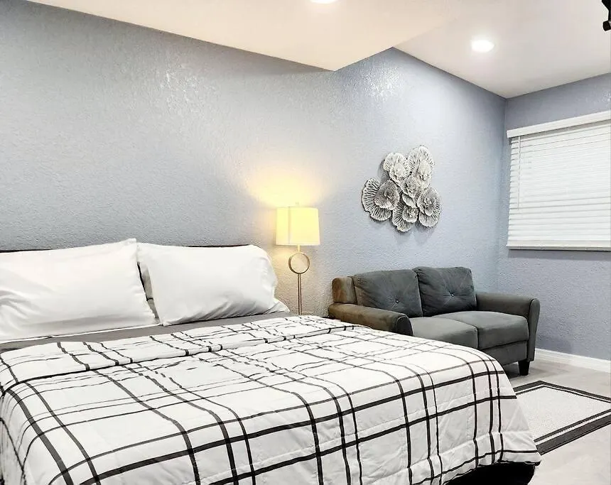 Studio 3! Lakeland Apartment